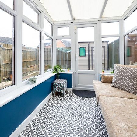 Airstays Apartment Wythenshawe Bagian luar foto
